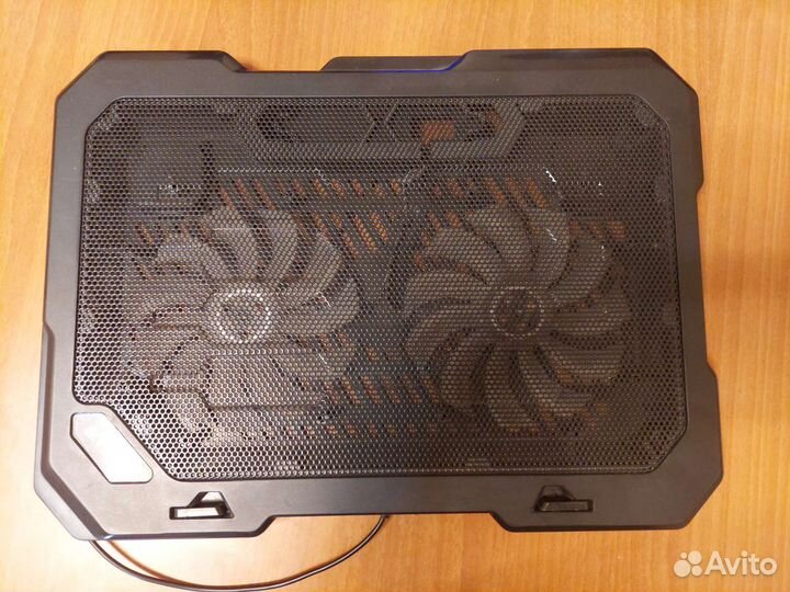 Подставка с охлаждением