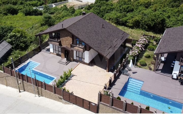 Дом 194 м² на участке 5 сот.