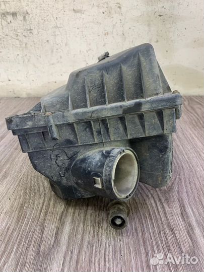 Корпус воздушного фильтра Opel Zafira B Z16XE1