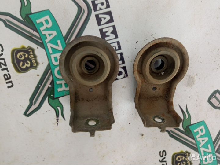 Кронштейны радиатора Nissan Serena C23