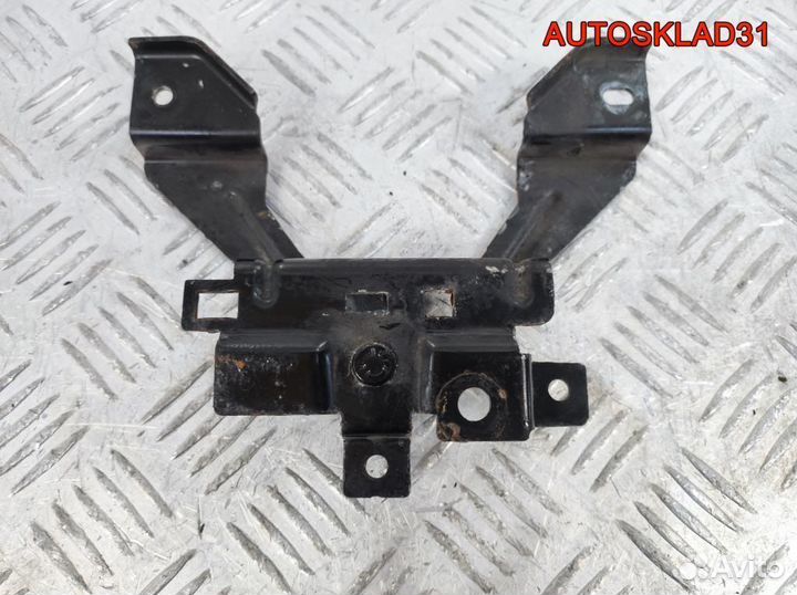 Кронштейн замка капота Ford Fiesta 6 8v51a16860aa