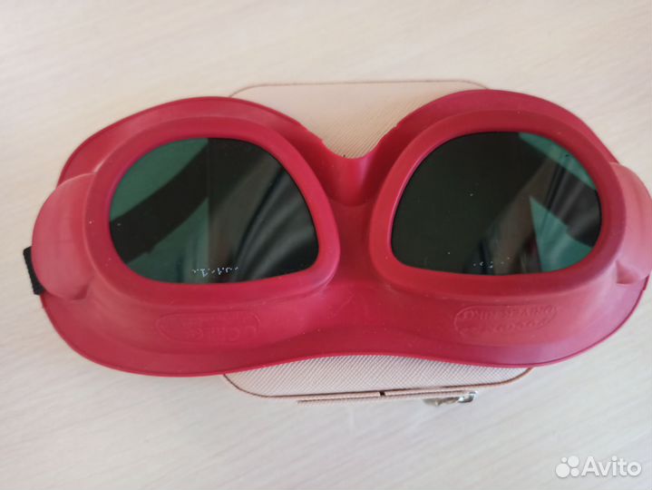 Защитные очки