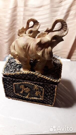 Шкатулка со слонами