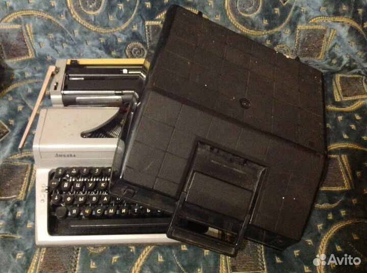 Печатная машинка Любава