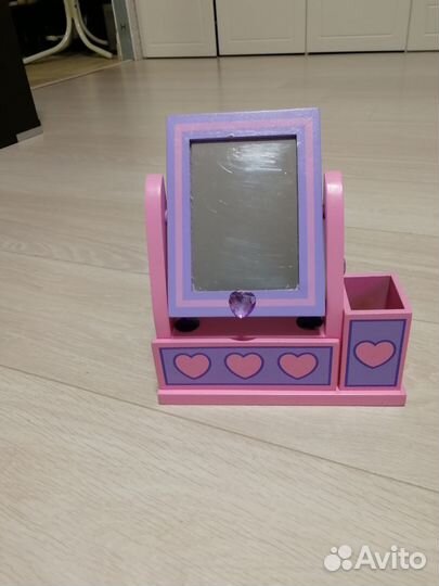 Деревянная шкатулка