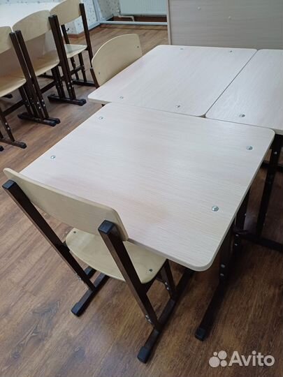 Школьная парта и стул