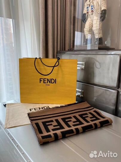 Шарф fendi