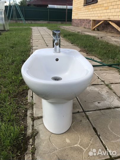 Биде и унитаз