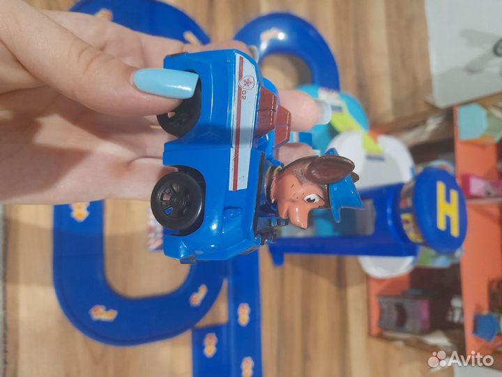 Детская парковка для машинок