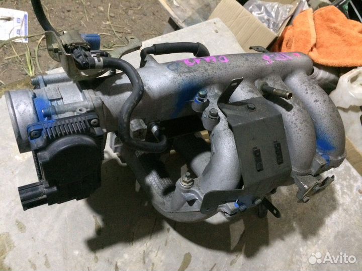 Дроссельная заслонка в сборе с коллектором