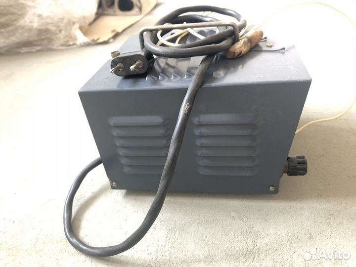 Универсальное зарядное устройство