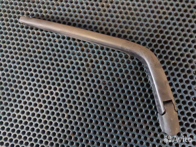 Поводок стеклоочистителя задний Toyota Vitz