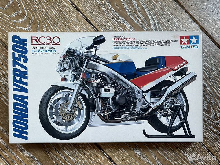 Без декалей сборная модель Tamiya Honda VFR750R