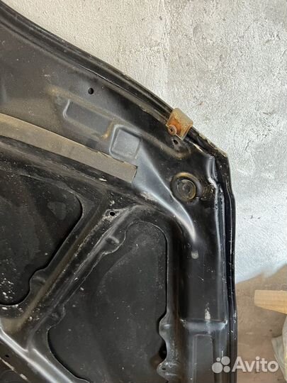 Капот на Toyota Caldina 210