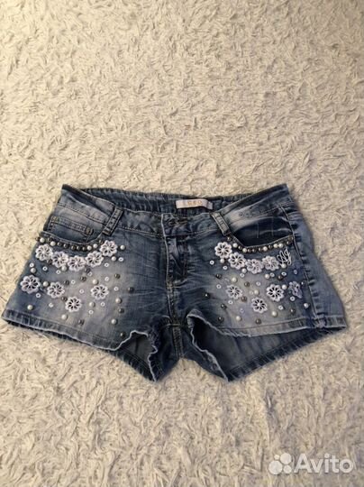 Джинсовые шорты и кофта