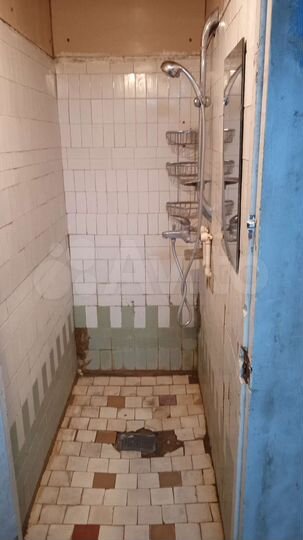 Комната 13 м² в 8-к., 1/5 эт.