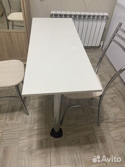 Маникюрный стол