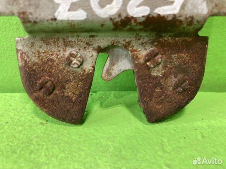 Замок вещевого ящика MAN TGA