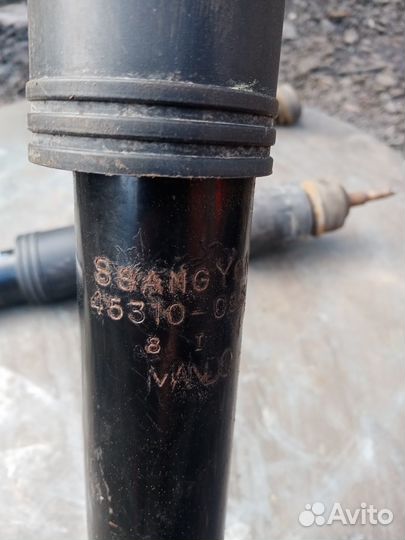 Амортизатор задний на саненг Кайрон 09г