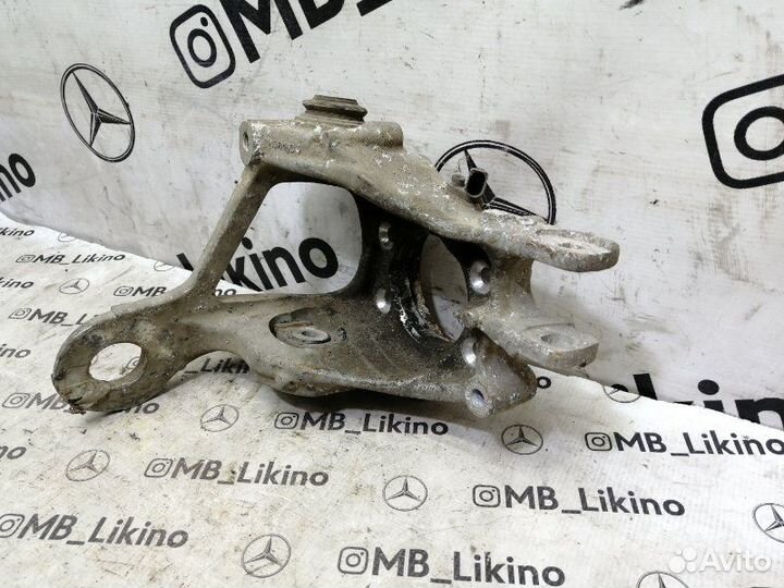 Кулак задний левый Audi A4 B8 A5