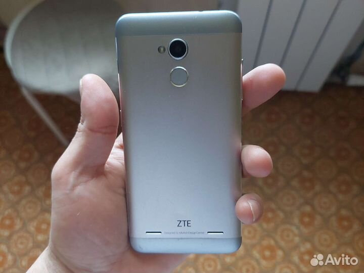 Телефон ZTE