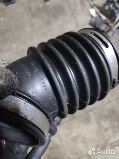 Патрубок воздушного фильтра Ford Escape