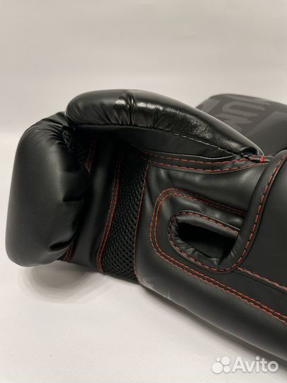 Боксерские перчатки Venum