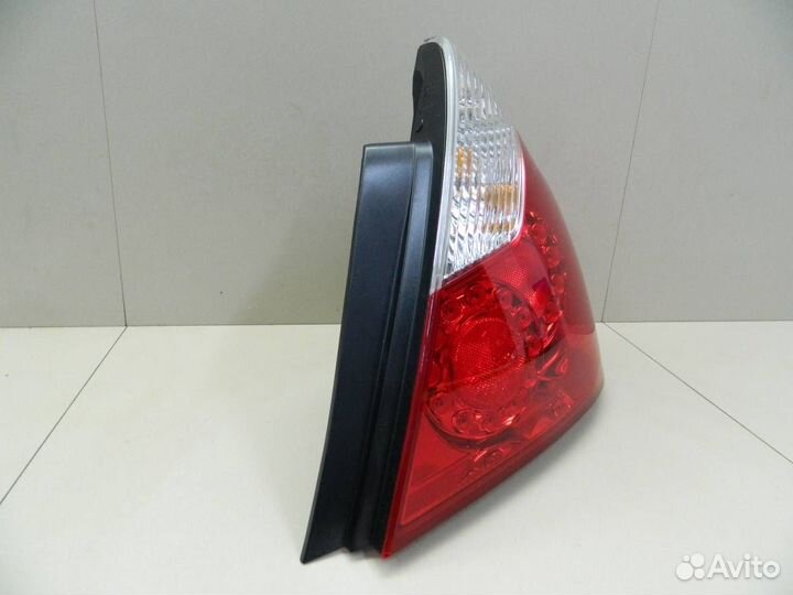 Фонарь задний наружный правый Infiniti M Y50 2005
