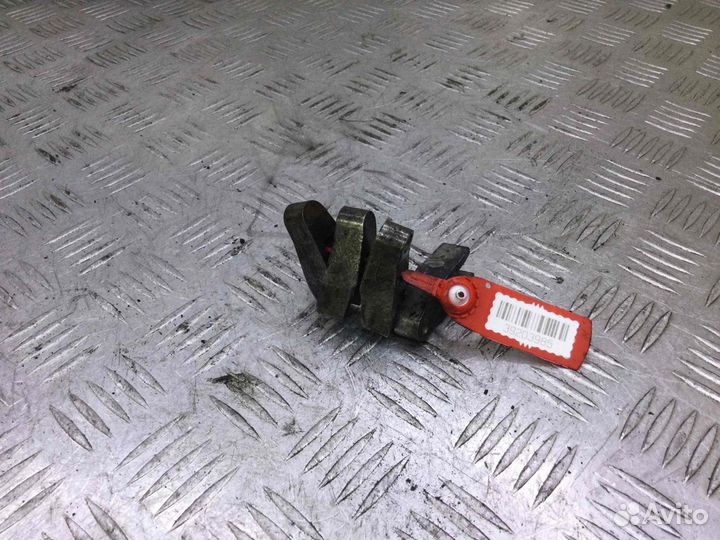 Скоба (кронштейн) крепления форсунки Mercedes C-kl