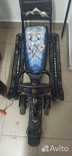 Снегокат с ручкой и колесами ника