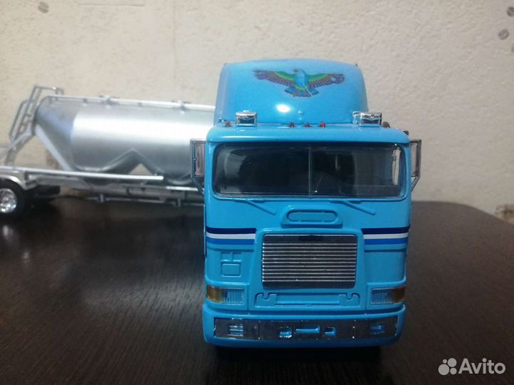 Модель Freightliner 1/32