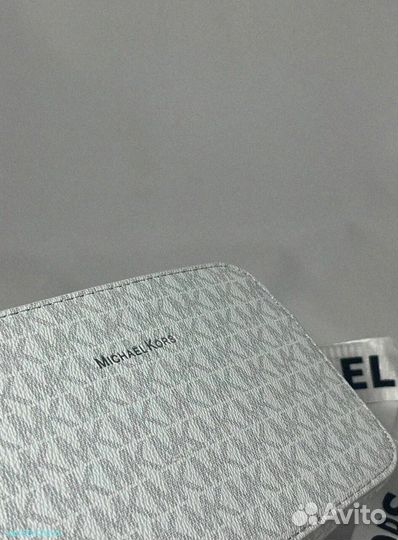 Элегантная женская сумка Michael Kors на плече