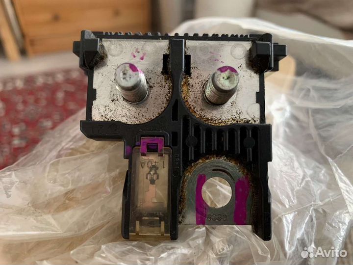 Блок предохранителей акб на Nissan