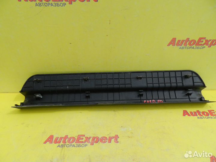 Накладка порога внутр правая Kia Ceed ED