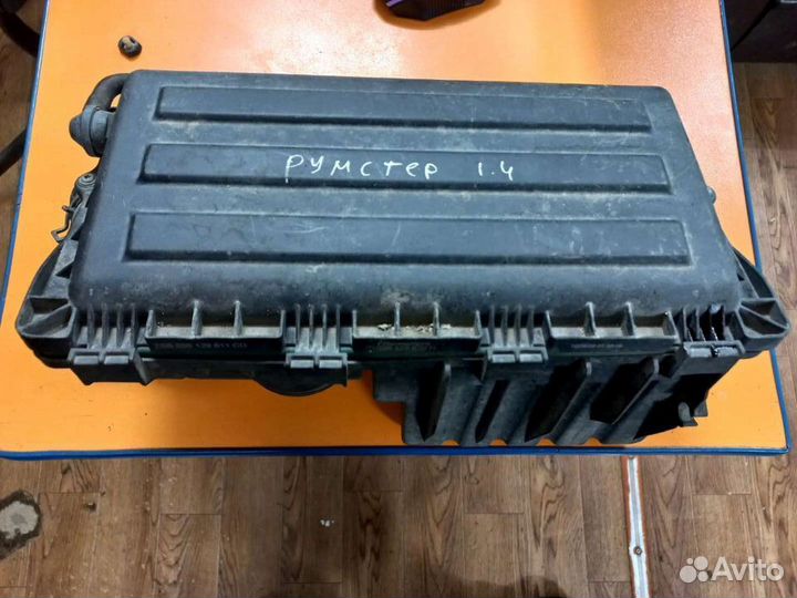 Корпус воздушного фильтра 1.4 Skoda Fabia Roomster