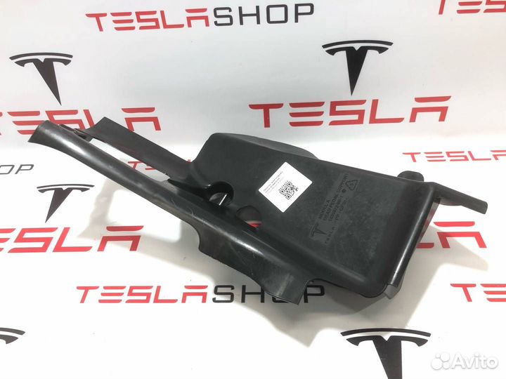 Панель для отдыха ноги водителя Tesla Model X 2019