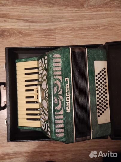Аккордеон 1/2, половинка,на 60 басов