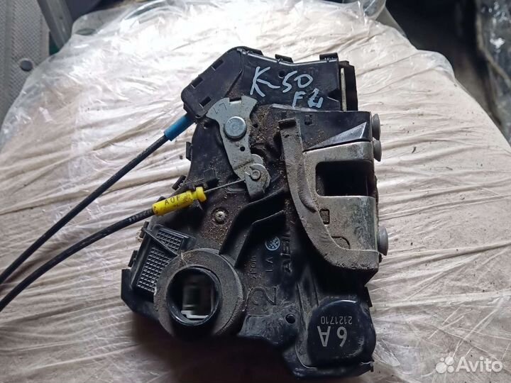 Замок двери Toyota Camry V50