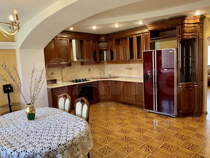 Дом 240 м² на участке 4,5 сот.