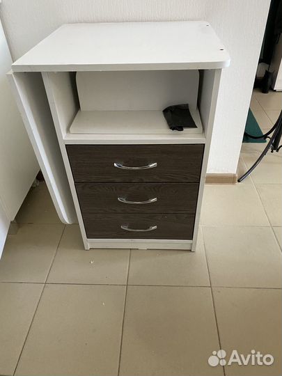 Маникюрный стол