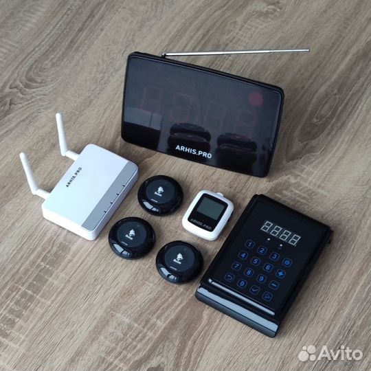 Кнопка вызова официанта, часы, табло, пуль, репите