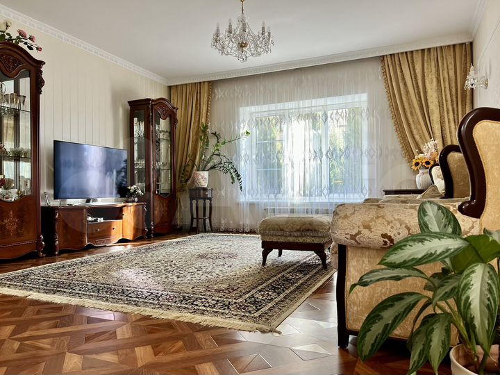 Дом 370 м² на участке 7,8 сот.