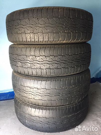 Bridgestone Dueler H/T D687 225/65 R17