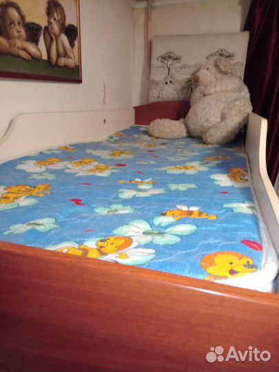 Кровать чердак со столом и шкафом бу