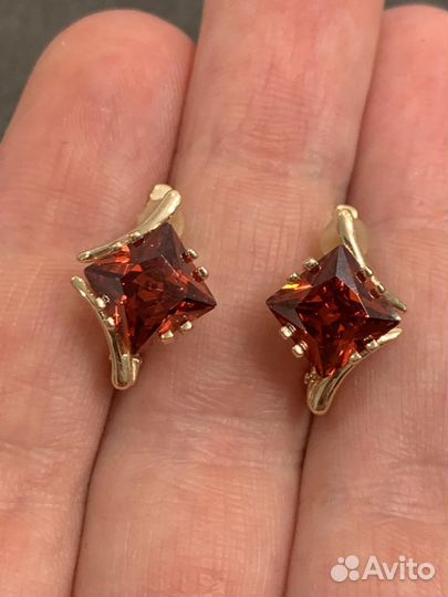 Серьги золотые с гранатом