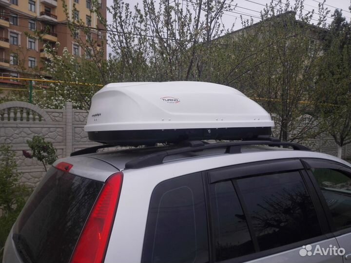 Компактный белый бокс на 360 литров. Длинна 142 см