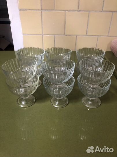 Тарелки, чашки, стаканы, салатники