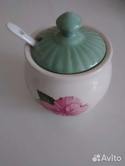 Сахарница с ложкой