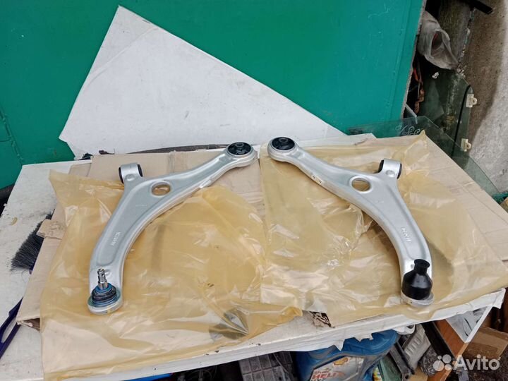 Рычаг подвески правая и левая Hyundai i40