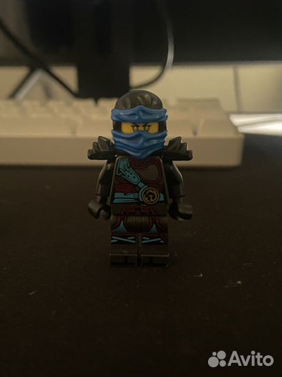 Лего фигурки и лего предметы
